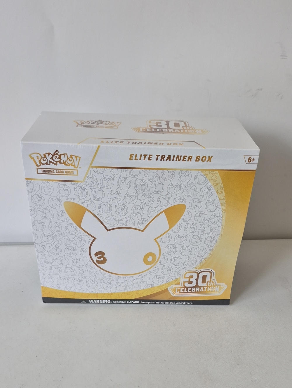 Pokemon Elite Trainer Box 30th Celebration - White & Yellow